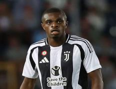 乐鱼体育网站入口-尤文图斯主场大胜，后防表现让人印象深刻