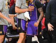 乐鱼官网-包含湖人险胜魔术，拉塞尔统治全场的词条