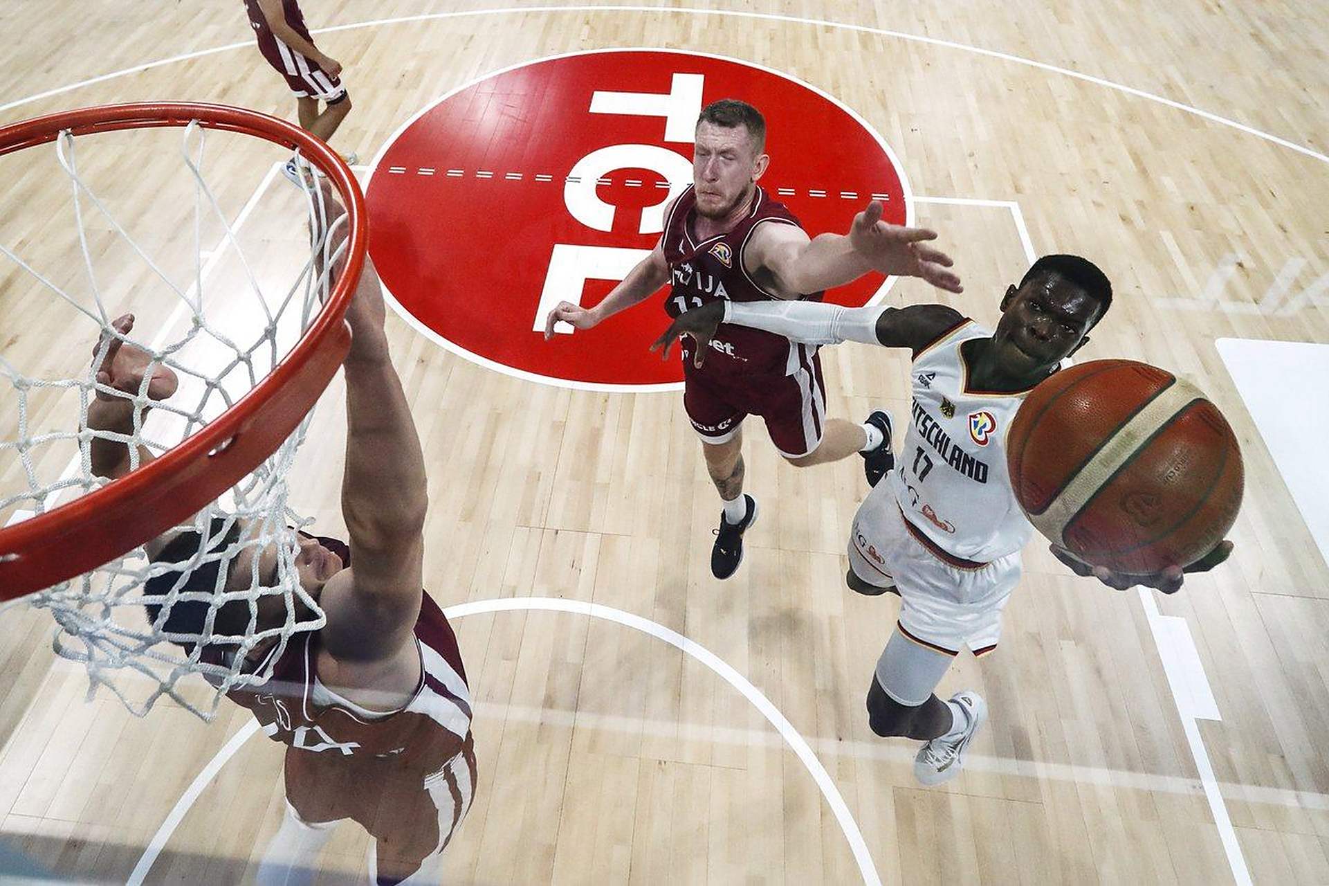 乐鱼体育网站入口-关于美国男篮遭遇惊险!逆转取胜晋级八强的信息